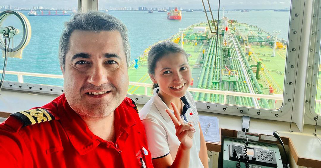 Koro Sea, Welcomed One Of Seven Woman S’Pore Pilot On Board